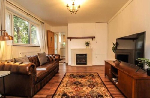 Brentwood Apartment | Charming 2-bed Apartment in Brentwood Free Parking
