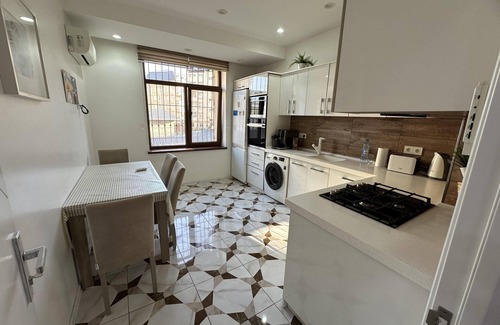 Sabayil Apartment | Charming 2-Bed Apartment in Baku City Center