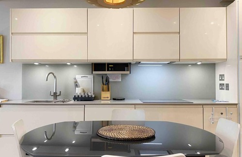 Vincent Square Apartment | Charming 2-Bed Apt with 2 bathtub central London