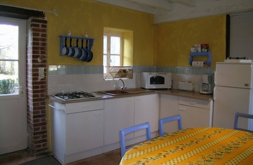 Le Veurdre Cottage | Charming 2-Bed Cottage with Castle Views, Garden, BBQ, Close to Nevers & Magny-Cours