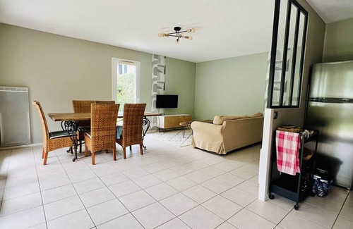 Cambo-les-Bains Apartment | Charming 2-Bed Apt in Cambo-les-Bains - WiFi, Terrace, Parking, Pet-Friendly