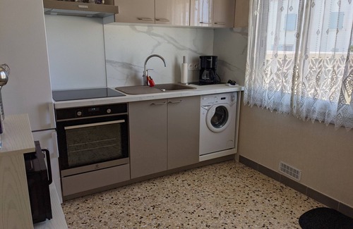 Port-la-Nouvelle Villa | Charming 2-Bedroom Villa with AC, 400m from Beach, Sleeps 5/6