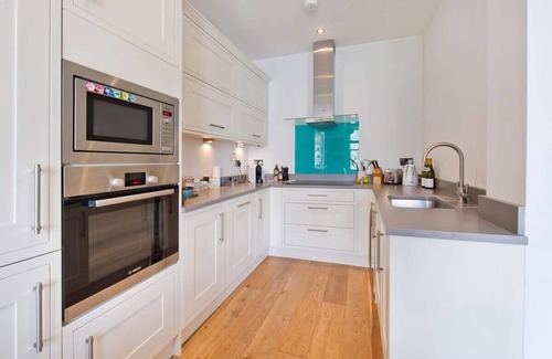 Addison Apartment | Charming 2-Bed in Shepherds Bush