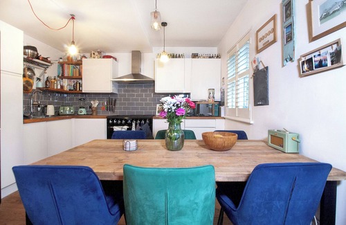 Brockley Apartment | Charming 2 bed Flat with Private garden area