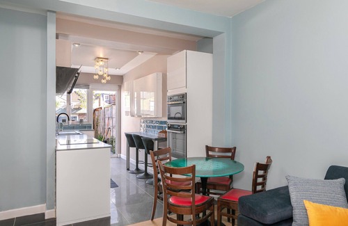 Haringey Apartment | Charming 2-Bed Flat with Private Garden