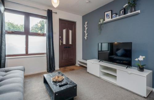 Redbridge House | ✪ Charming ✪ 2 Bed House with Garden & Parking ✪ Perfect Location ✪ Greater London ✪ Woodford/Enfield ✪
