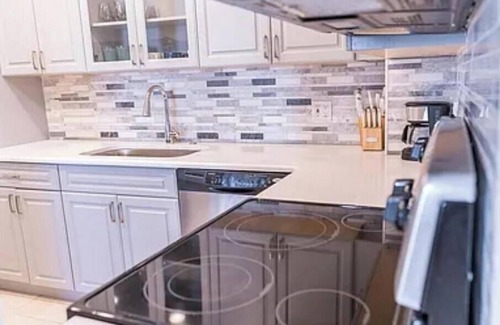 Hallandale Beach Condo | Charming 2-bedroom condo with WiFi, fitness room in Hallandale Beach