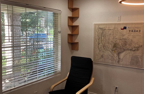 North Houston House | Charming 2-bed with Garden & WiFi in the eclectic Houston Heights near Downtown.