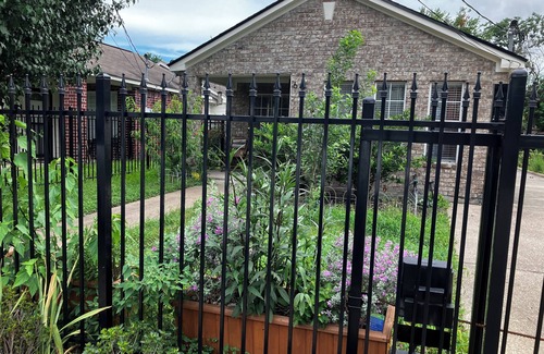 North Houston House | Charming 2-bed with Garden & WiFi in the eclectic Houston Heights near Downtown.