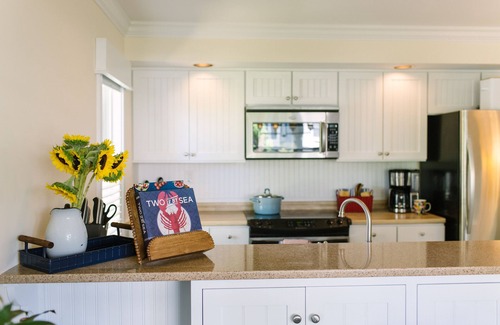 Boothbay Harbor House | Charming 2 bedroom rental in Boothbay Harbor, in-town with fast wifi
