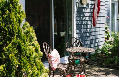 Boothbay Harbor House | Charming 2 bedroom rental in Boothbay Harbor, in-town with fast wifi