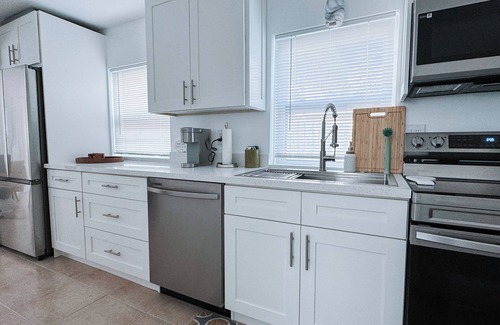 Edgewood House | Charming 2 Bedroom House in Superb Fort Lauderdale with Private Backyard