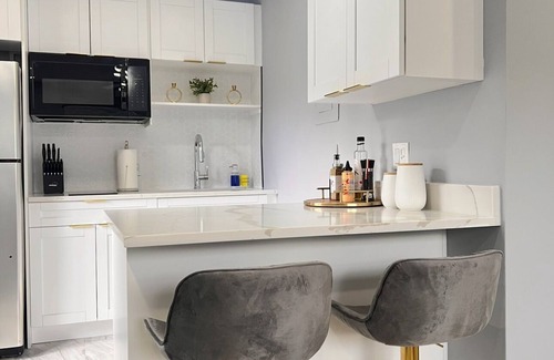Edgewood House | Charming 2-bedroom house with Wi-Fi, AC in fabulous Fort Lauderdale