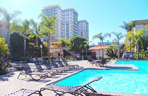 Marina Peninsula Apartment | Charming 2-bedroom apartment with WiFi in fabulous Marina del Rey