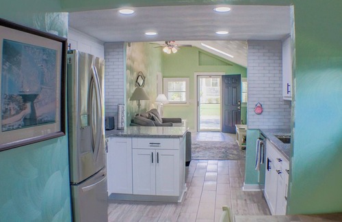 Northeast Virginia Beach House | Charming 2-bedroom house in brilliant Virginia Beach w/parking. Close to beach.