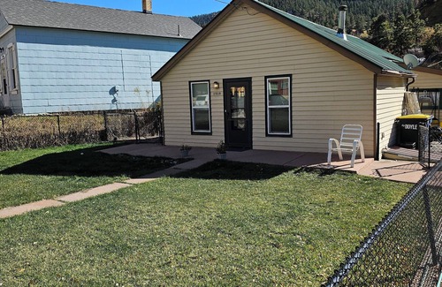Idaho Springs House | Charming 2-bedroom house in awesome Idaho Springs with WiFi.