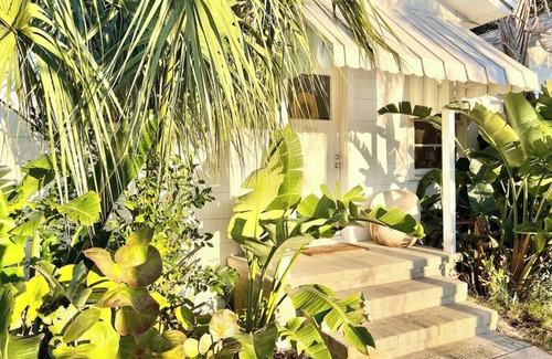 Neptune Beach House | Charming 2-bedroom house in Neptune Beach 2 blocks to beach & restaurants