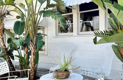 Neptune Beach House | Charming 2-bedroom house in Neptune Beach 2 blocks to beach & restaurants