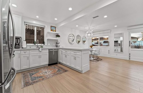 Santa Ana Heights House | Charming 2-bedroom house steps to the water in gorgeous Newport Beach