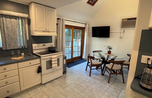 North Babylon House | Charming 2-bedroom house