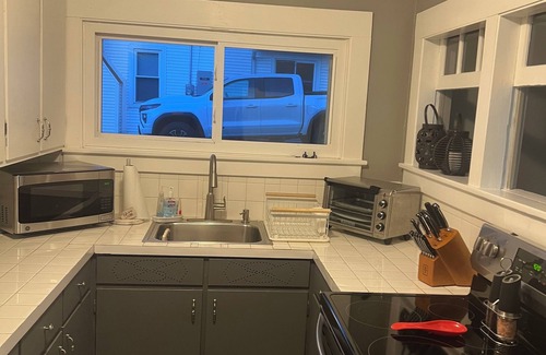 Pleasant Lake Cottage | Charming 2-bedroom cottage with AC, WiFi on Pleasant Lake