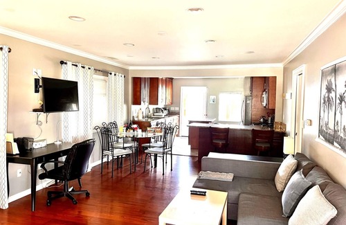South Redondo House | Charming 2-bedroom house with WiFi in wonderful Redondo Beach.17 houses away 🏝️