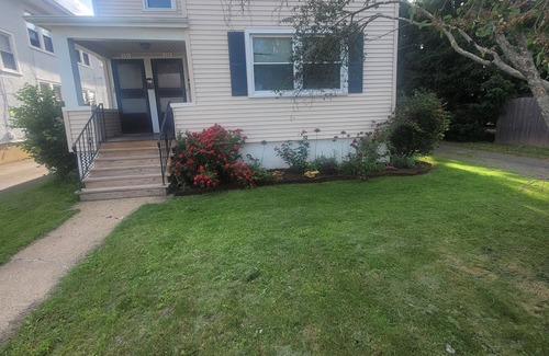 West Hartford House | Charming 2-bedroom townhome in wonderful West Hartford near Blue Back Square!