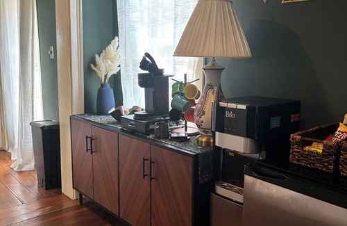 Abingdon House | Charming 2 bedroom 1 bathroom. Prime location in Abingdon's Historic District.