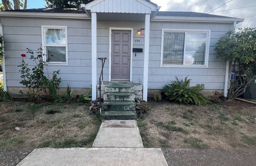 West Salem House | Charming 2 bedroom 1 bathroom home in Northwest Salem