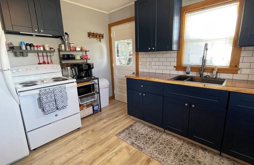Ellsworth House | Charming 2-bedroom 1 bath house, pet friendly, in the center of Ellsworth.