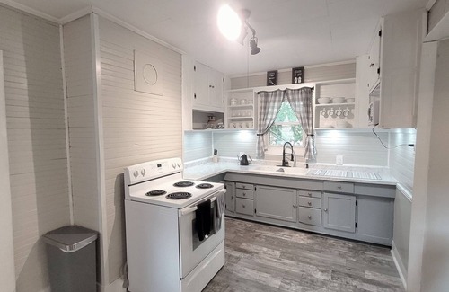 Mount Airy House | Charming 2 Bedroom 1 Bath Farm Style House