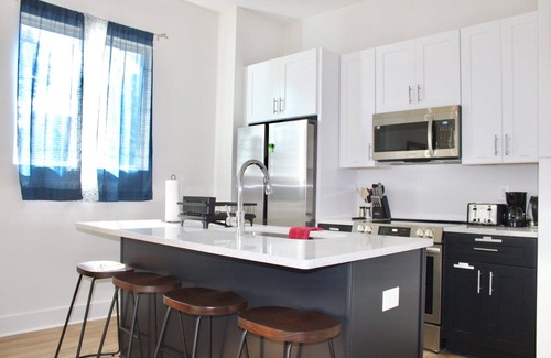 East Side House | Charming 2-bedroom 2-bathroom guesthouse with all the amenities in East Atlanta!
