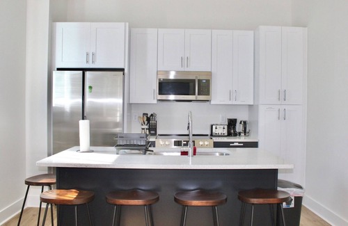 East Side House | Charming 2-bedroom 2-bathroom guesthouse with all the amenities in East Atlanta!