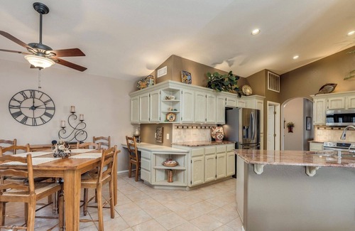 Saddlebrooke House | Charming 2-bedroom 2 bath home in Saddlebrooke one with private back yard.