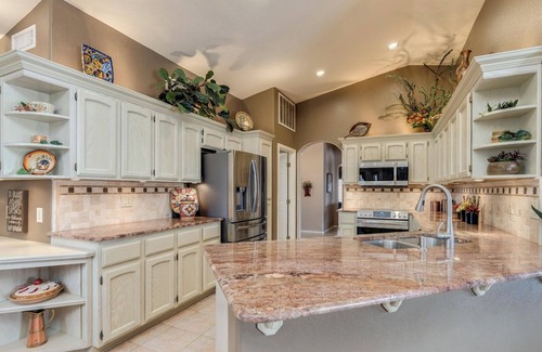 Saddlebrooke House | Charming 2-bedroom 2 bath home in Saddlebrooke one with private back yard.