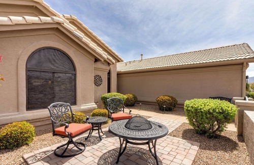 Saddlebrooke House | Charming 2-bedroom 2 bath home in Saddlebrooke one with private back yard.