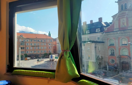 Innsbruck City Centre Apartment | Charming 2-bedroom apartment in lovely Innsbruck with WiFi