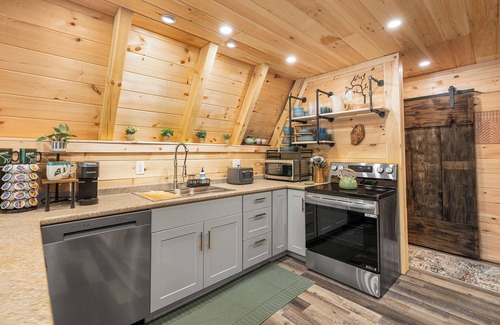 Starks House | Charming 2-bedroom A-frame with AC, WiFi in lovely Starks