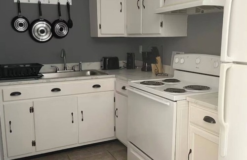 Eagle Pass Apartment | Charming 2-bedroom apartment in wonderful Eagle Pass with AC