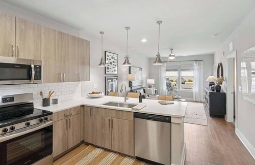 Fort Myers Apartment | Charming 2-bedroom apartment in amazing Fort Myers with fitness room, AC