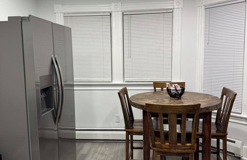 New London Apartment | Charming 2-bedroom apartment with WiFi, AC in wonderful New London