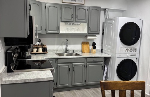 New London Apartment | Charming 2-bedroom apartment with WiFi, AC in wonderful New London