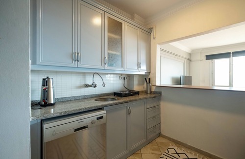 Kabatas Apartment | Charming 2-bedroom apartment with stunning sea view and AC in Istanbul