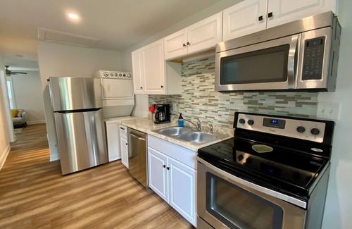 Charlotte Apartment | Charming 2-bedroom Apartment near NoDa, Plaza Midwood, Uptown, and more