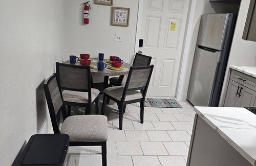Hollywood Apartment | Charming 2-bedroom apartment with WiFi, AC in awesome Hollywood