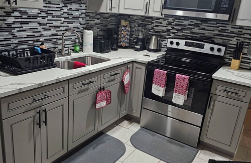 Hollywood Apartment | Charming 2-bedroom apartment with WiFi, AC in awesome Hollywood