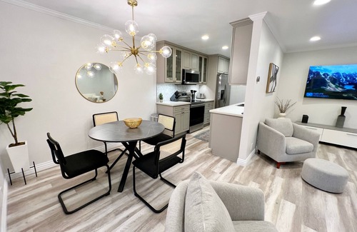 Snail Apartment | Charming 2-bedroom apartment in Sunnyvale with Pool View!