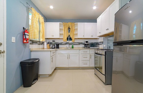 Buckleys Village Apartment | Charming 2-bedroom apartment in Buckleys with WiFi, AC