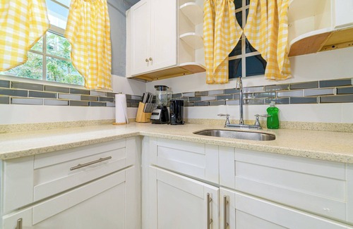 Buckleys Village Apartment | Charming 2-bedroom apartment in Buckleys with WiFi, AC