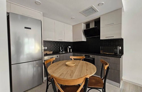 Karavas House | Charming 2-bedroom apartment with WiFi, AC in amazing Alsancak